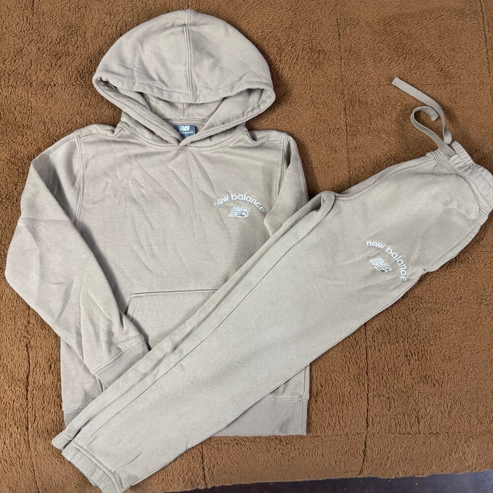 New Balance Kids Matching Fleece Tracksuit Set – Tan/Beige Size M (10/12)